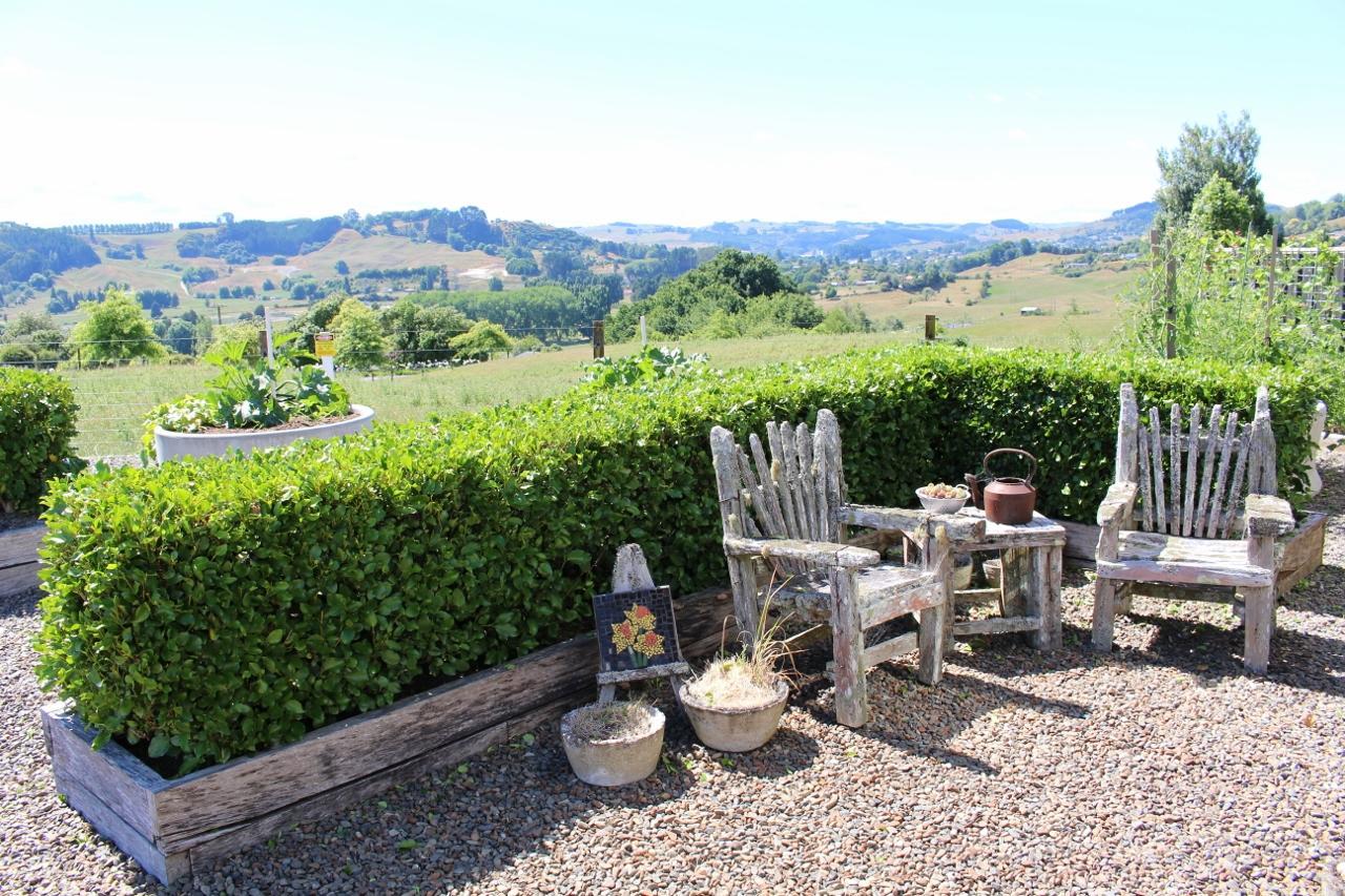 The Loft At Te Kumi Tirohanga Farm stay *
